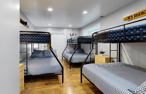 Waterfront Fun! Group Getaway on Lake Marie - Foto 28