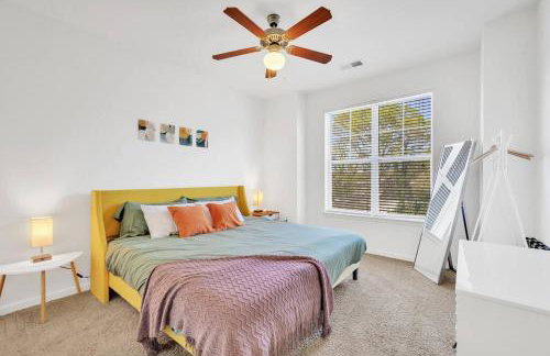 1BR King Bed near Shopping, Dining & Entertainment - Foto 43