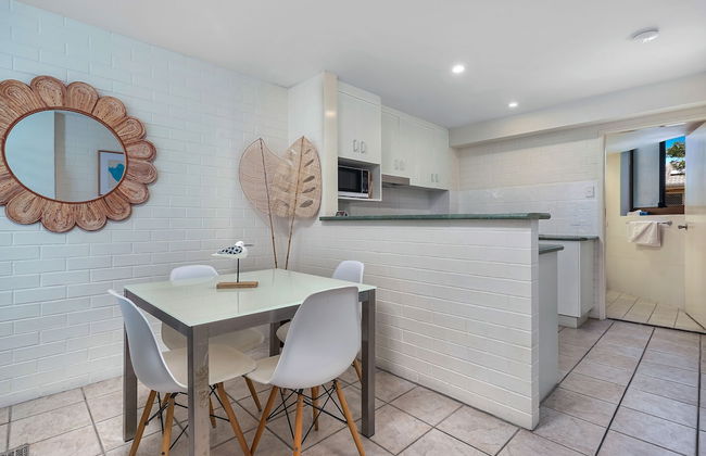 Bayview Beachfront Apartments, in town right on the beach - Foto 19