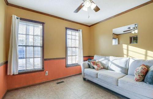 Lovely Fayetteville Home Deck and Fireplace! - Foto 11