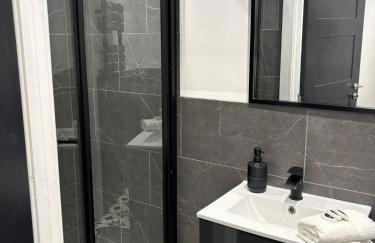 Lux Style Homes -1 BED APARTMENT close to City Centre - Free WIFI - Free Parking - Smart TV - Full Kitchen - Self Check In - Foto 21