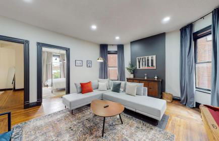 Stylish 2nd Floor Apartment with Pool Table Office Space near Churchill Downs - Foto 1