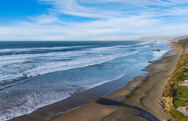 Half Block to Beach w Oceanview Patio Balcony The Shore Pine by Avantstay - Foto 42