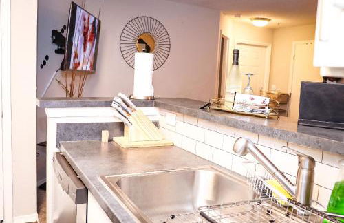 Easy Access 2beds,1bt luxury kingbed with pool sleeps 4 - Foto 13