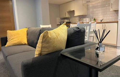 Stylish 1 Bedroom, 2 bed Basement Flat With Free Parking - Photo 14