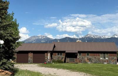 Charming Riverfront Guest House with Deck Overlooking Madison River, Near Ennis, Montana - Foto 1