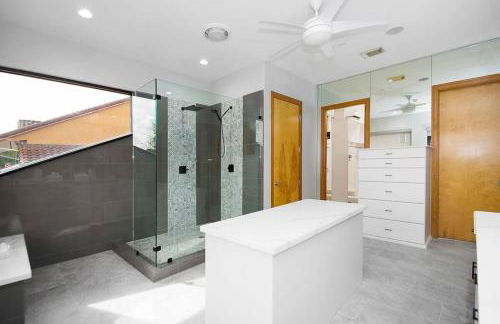 Bay Breeze Estate - Heated Pools, Private Pier & Walk to the Kemah Boardwalk - Foto 22