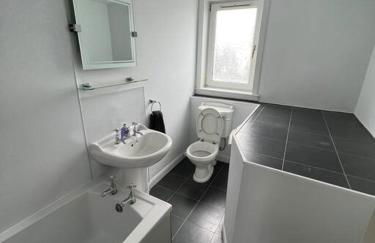 Homely 3 bed town centre flat - Foto 6