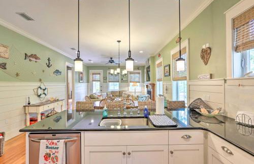 Breezy Home with Grills, Pool and Beach Access! - Foto 10