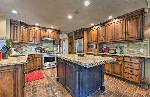 Luxe Sun Valley Retreat with Hot Tub, 3 Mi to Resort - Foto 10