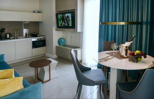 L-Suites - Photo 53