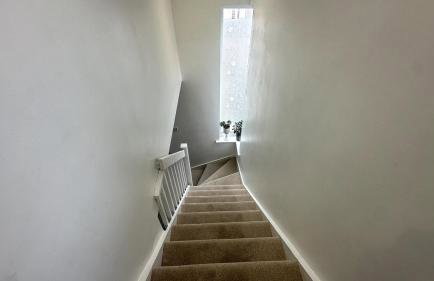 3-Bed Family Home in Furzton, Near Lake & Parking - Photo 5