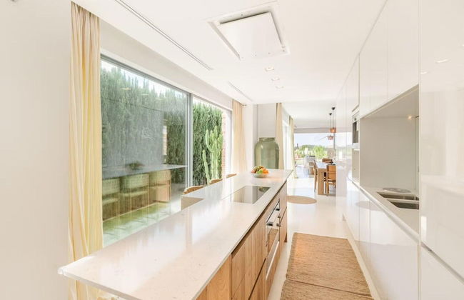 Holiday Home With Pool Area - Photo 8