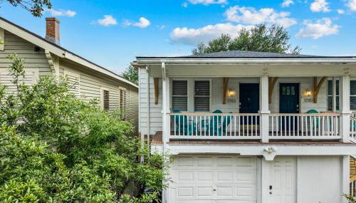 M Street Double Top Floor of a Historic Triplex Sleeps 12 Walk to Beach - Photo 4