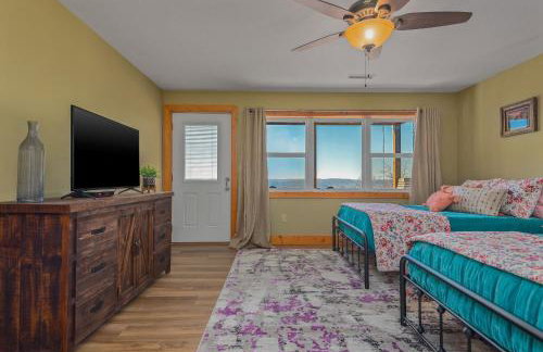 Ozark Retreat with Mountain Views Fire Pit & Deck - Foto 16