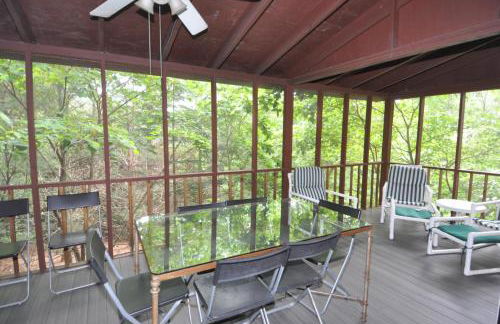 Treetop Cabin -- Pool Access - Fireplace - Grill - Screen Porch - Deck - Wifi - Golf Nearby - Foto 31