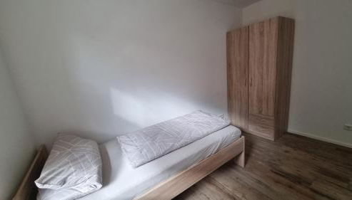 Möblierte 3-Zimmerwohnung in Weißenfels nahe Leuna, Leipzig mit WLAN und Waschmaschine - Foto 5, wardrobe