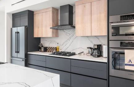 Modern Oasis w Pool Hot Tub Rooftop Deck Home Theater Mariposa Retreat by AvantStay - Foto 15