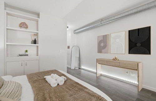 Modern Luxury Loft facing Santana Row w/Balcony - Photo 23