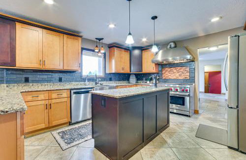 7,000 Sq Ft! Private Rapid City Estate with Pool - Foto 16