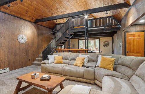 NEW! Woodland Retreat - Hot tub Game Room Firepit - Foto 32