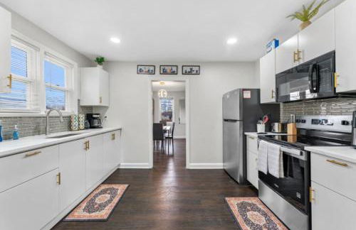 Two Dulles homes 1 price sleeps 16 w-EV parking - Foto 27