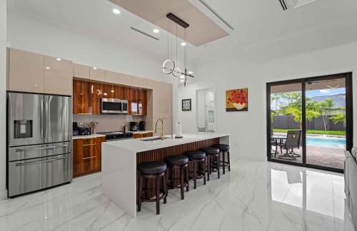 Brand-New - Contemporary Gem-Pool Game Room BBQ - Foto 8