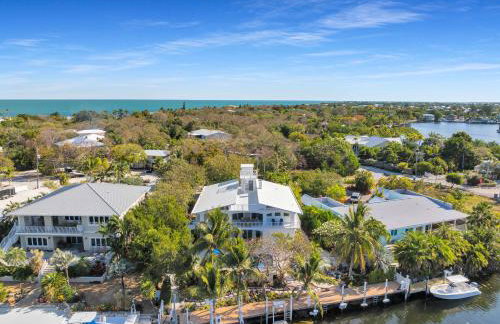 NEW LISTING! Reel Joy Waterfront Luxe with Pool and Private Dock home - Foto 53