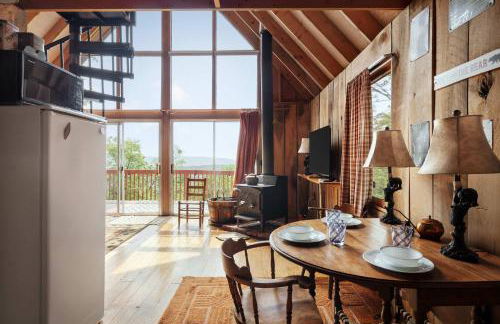 Stunning Mountain Views w Deck & Grill on 5 Acres! - Foto 23