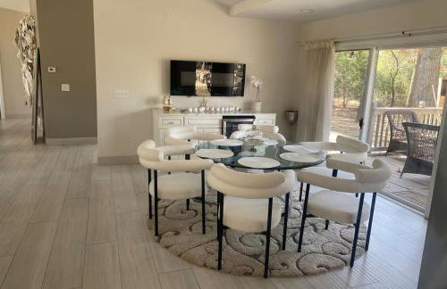 Ranch Style w firepit and big backyard TV Room - Foto 19