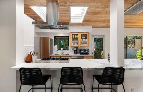 The Ricardo! Mid-Century Villa with Saltwater Pool - Foto 37