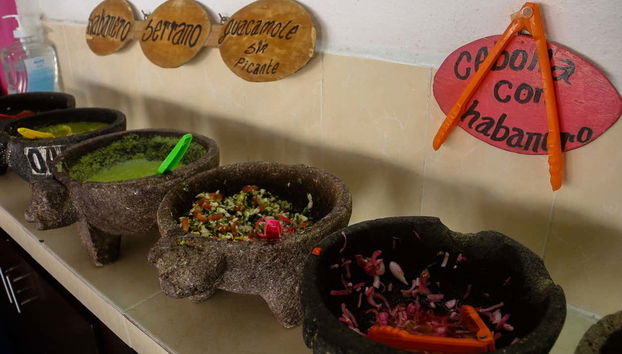 Goûtez les différentes sauces mexicaines