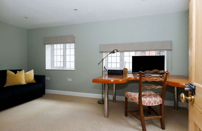 Charming Beach Getaway - Spacious 4BR Sunny Garden - Foto 16