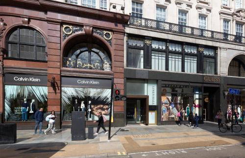 Bright Carnaby Soho 1BR Apartment with AC - Photo 22