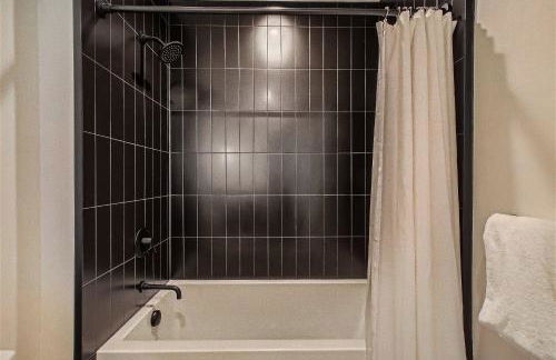 2BD Condo-Rainey St-Best views-RT Pool - Foto 14