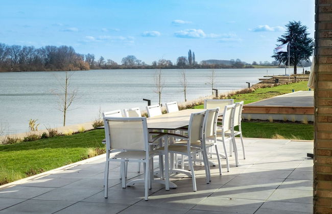 Luxury Villa With Dishwasher - Photo 28