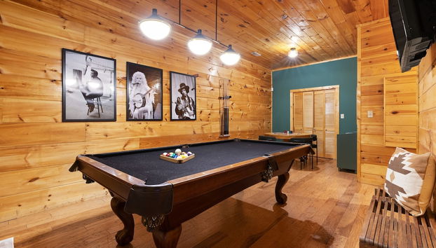 Riverbend Redesigned Cabin Hot Tub Firepit Billiards Mins to Pigeon Forge - Foto 3, Habitación