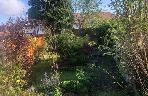 Cosy Rustic 3 bed cottage, great train links - Foto 15