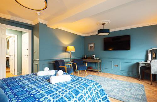 Central Whitchurch - Lowcross House Guest Bedroom 1 - Photo 3