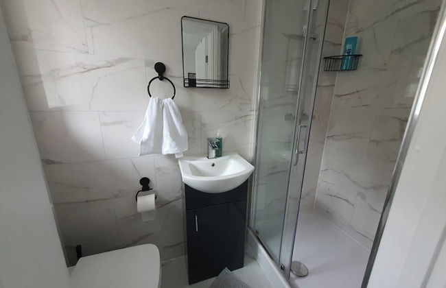 Private Room - Ensuite Bathroom - Free Parking - Foto 18