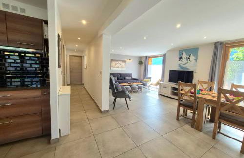 Chalet avec Jacuzzi, billard, jardin clos, proche Paradiski - Foto 14