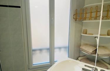 Elegant Montmartre Apartment Overlooking Paris Rooftops - Foto 20