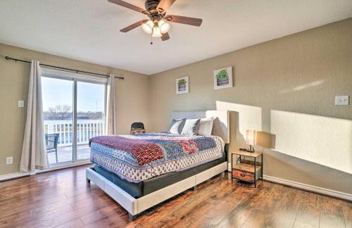 Peaceful Atascosa Home with Balcony and Deck! - Foto 16