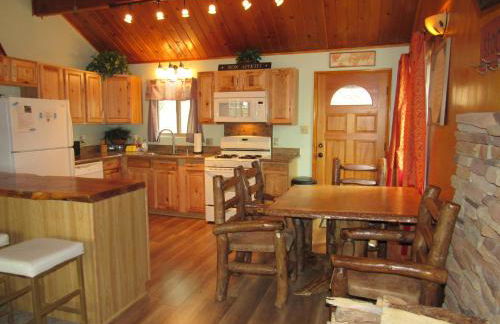 Hillside Hideaway -View of Ski Slope from Charming Deck - Foto 3