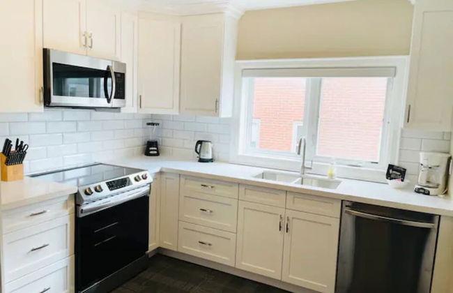 Professional Three Bedroom Condo Suite - Foto 10