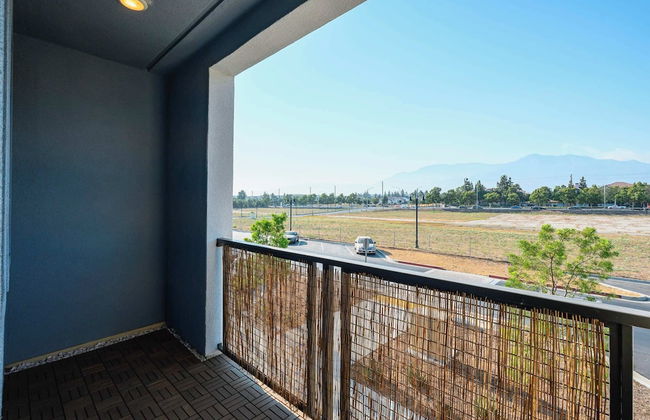 Chic Modern Retreat With Stunning Views 1360 Sqft - Photo 52