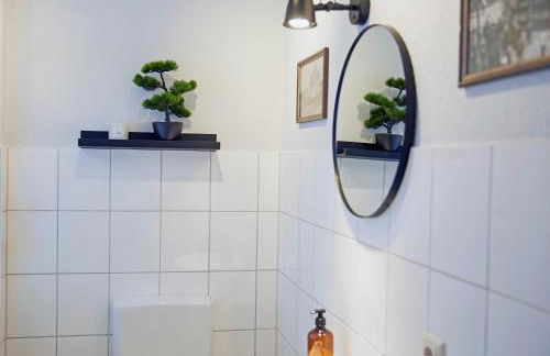 FOUNDRY - Business & Content Loft - 120 qm - Küche - Waschtrockner - Badewanne & Dusche - kostenloser Parkplatz - Smart TV - Foto 26