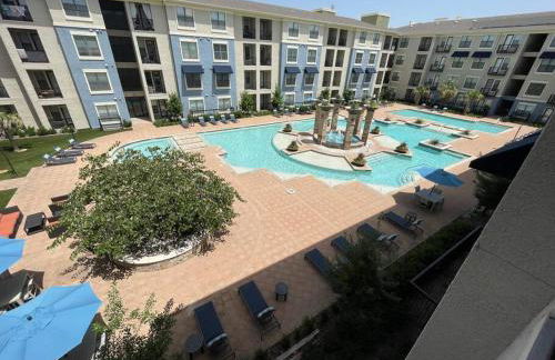 Centrally-Located 1BR Suite with Resort Pool View - Foto 26