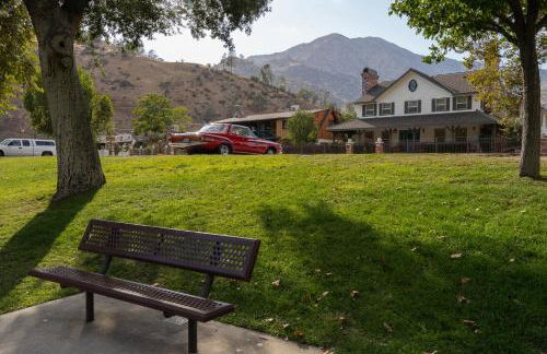 Lazy Squirrel - Cozy Family House with Full Game Room - Foto 70