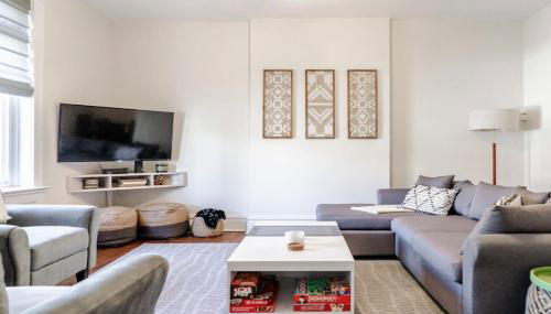 7BR Luxury Living 1st Floor Primary ABODEbucks - Foto 4